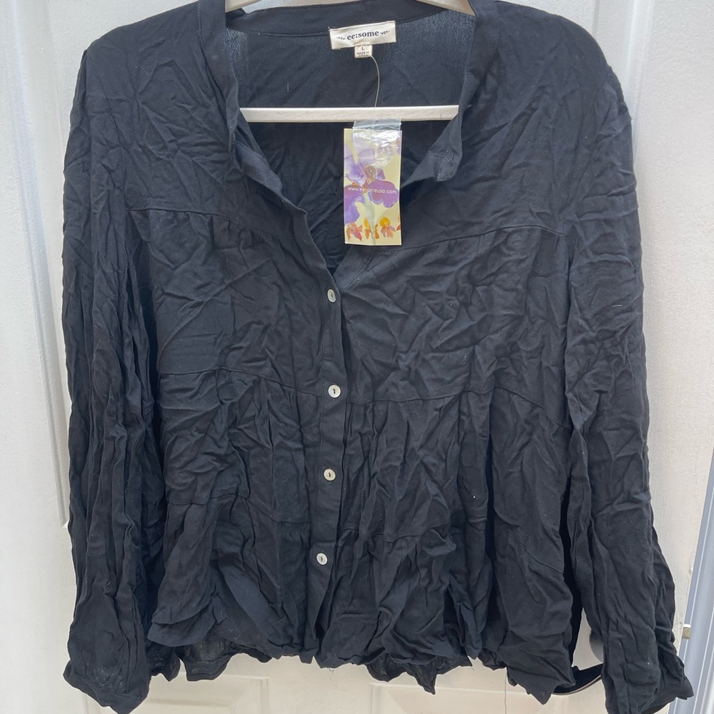 Brand new. Never worn. eesome top